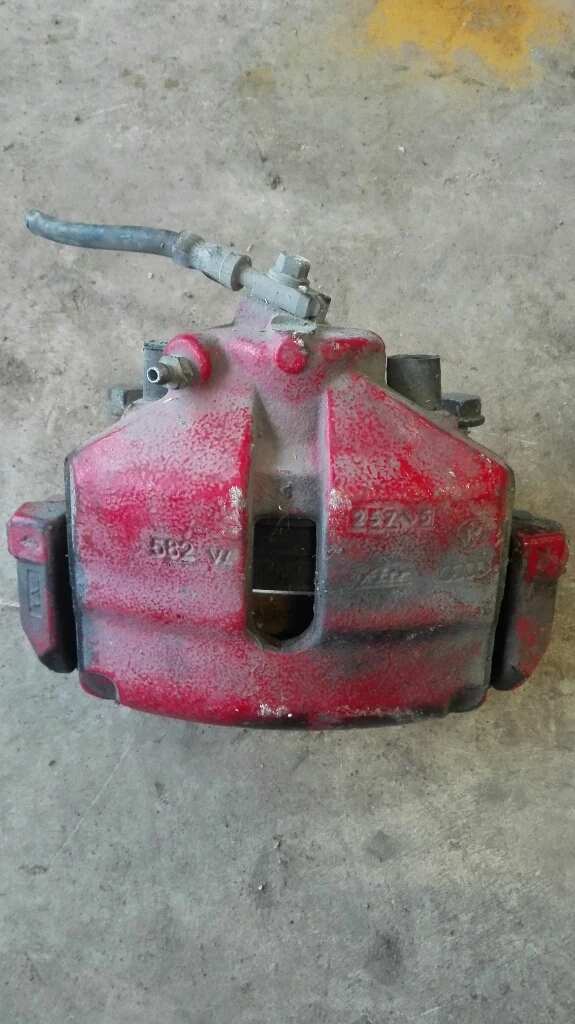 Спирачен апарат преден десен Фолксваген голе 5 GTI