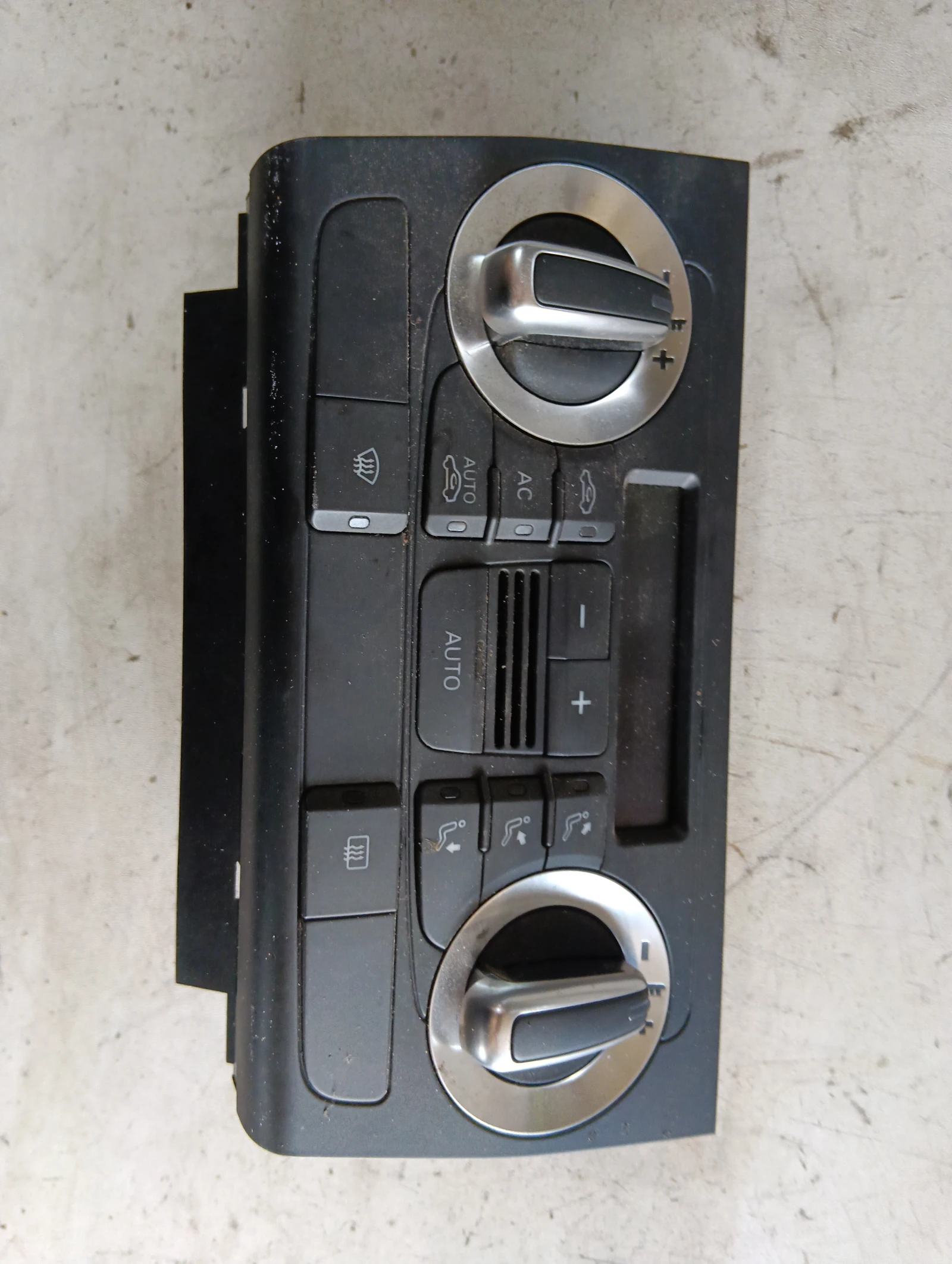 климатроник преден за двоен дин 8P0820043B Audi A3