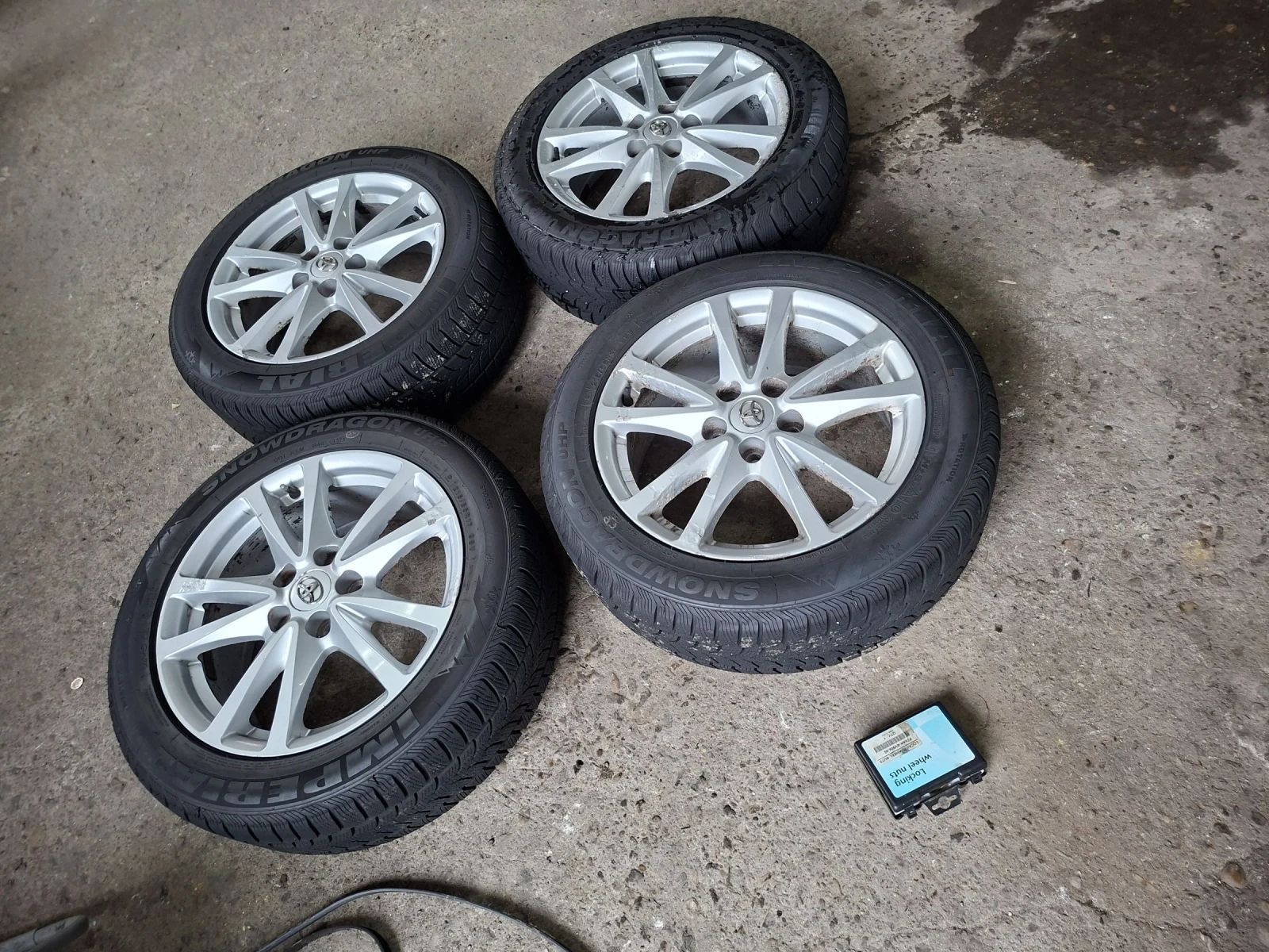���� � ������ 215/55R17 �� Toyota Avensis | Mobile.bg � ����������� 1