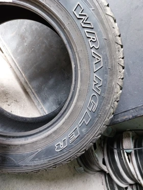 Гуми Зимни 245/75R17, снимка 5 - Гуми и джанти - 37955416