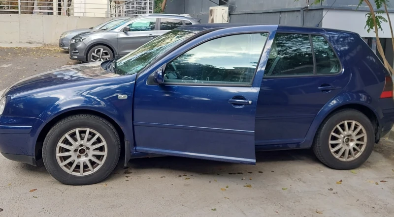 VW Golf, снимка 4 - Автомобили и джипове - 47233453