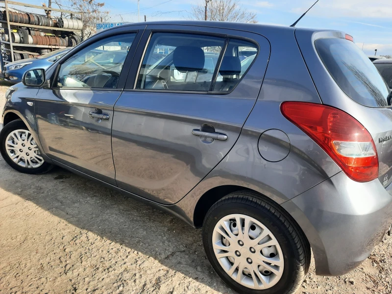 Hyundai I20 2011та 1.3i КАТО НОВА, снимка 6 - Автомобили и джипове - 48351716