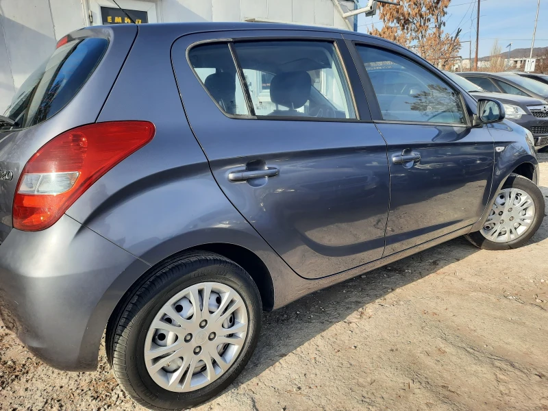 Hyundai I20 2011та 1.3i КАТО НОВА, снимка 5 - Автомобили и джипове - 48351716