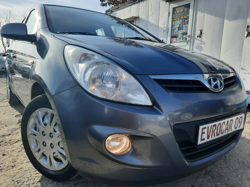 Hyundai I20 2011та 1.3i КАТО НОВА, снимка 2 - Автомобили и джипове - 48351716