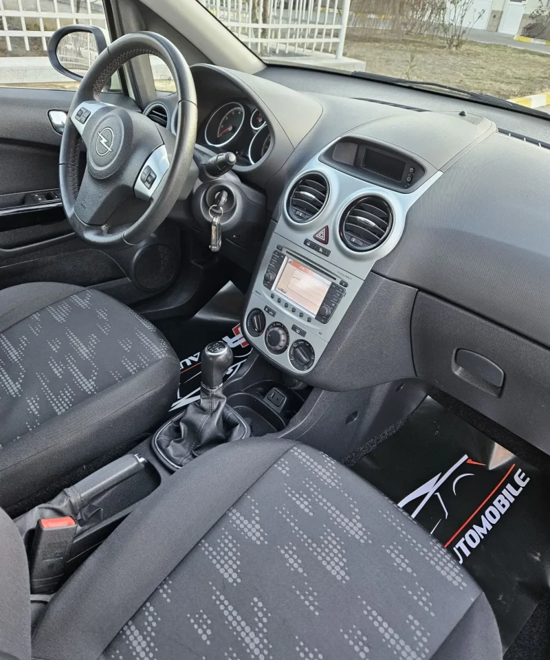 Opel Corsa 1.4i Европа Навигация , снимка 12 - Автомобили и джипове - 48428996