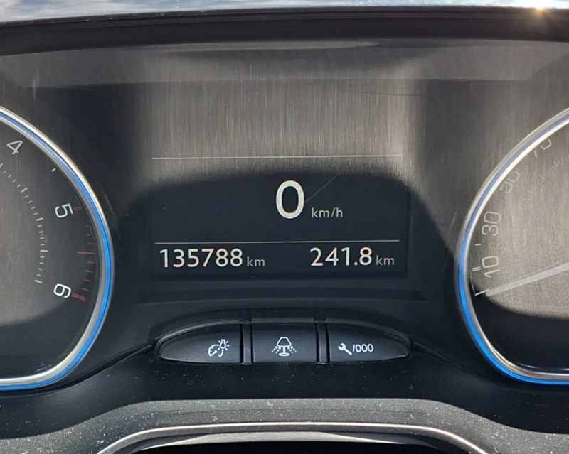 Peugeot 2008 Blue HDi Allure, снимка 6 - Автомобили и джипове - 52598247