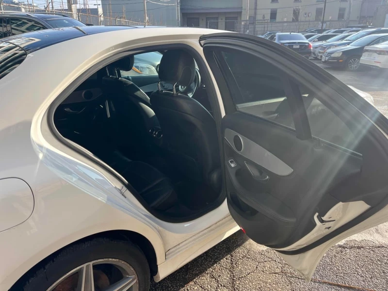 Mercedes-Benz C 300 * CARFAX * ЦЕНА ДО БГ, снимка 12 - Автомобили и джипове - 53053413