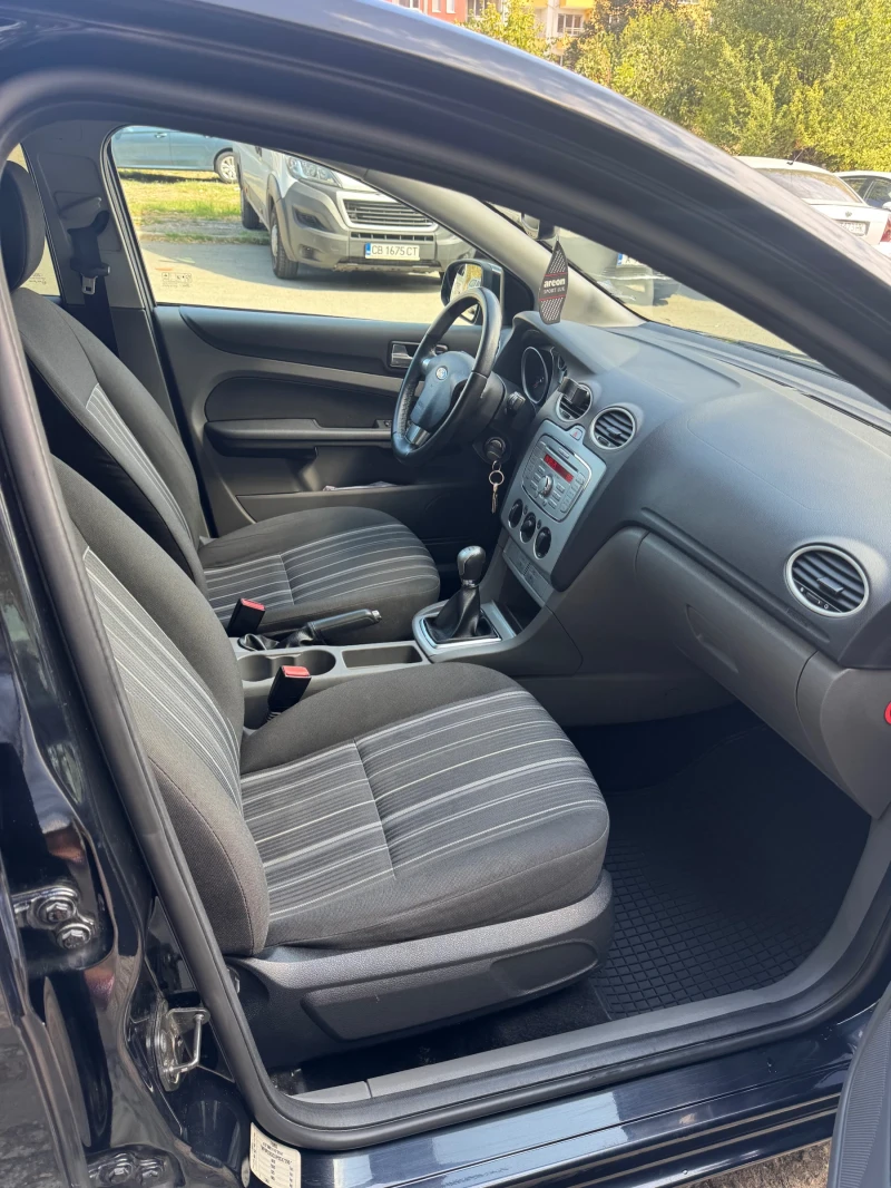 Ford Focus 1.6 бензин, снимка 8 - Автомобили и джипове - 53070584