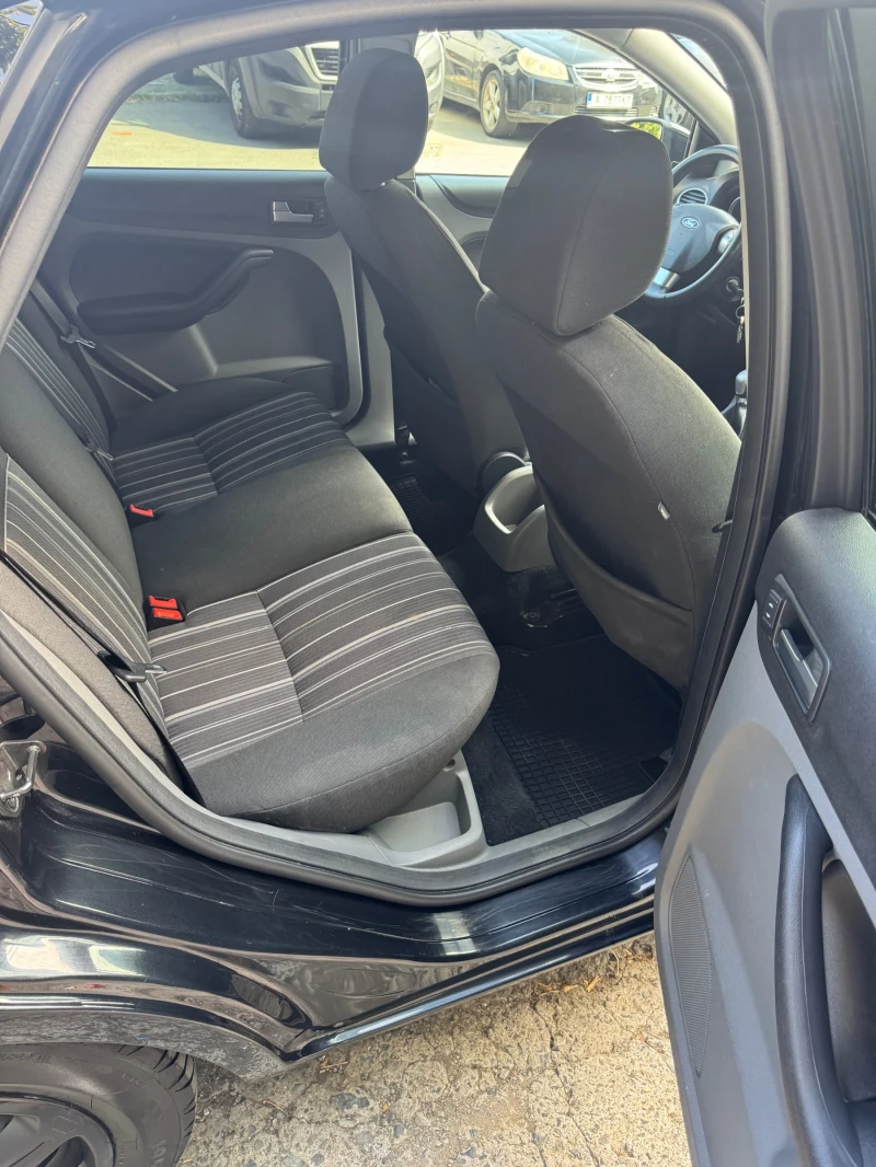 Ford Focus 1.6 бензин, снимка 7 - Автомобили и джипове - 53070584