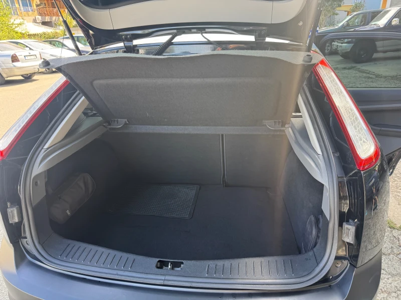 Ford Focus 1.6 бензин, снимка 9 - Автомобили и джипове - 53070584
