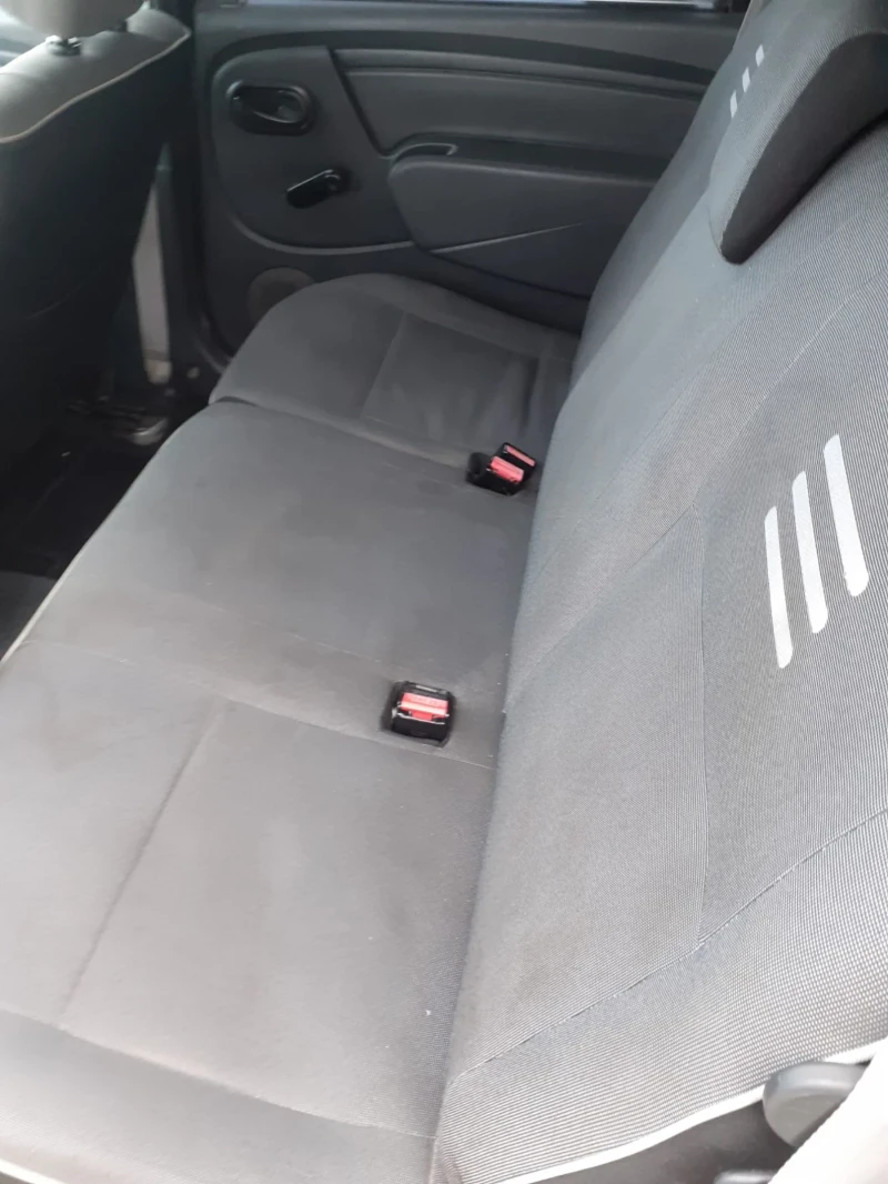 Dacia Logan 1.6 i ГАЗ, снимка 11 - Автомобили и джипове - 53250015