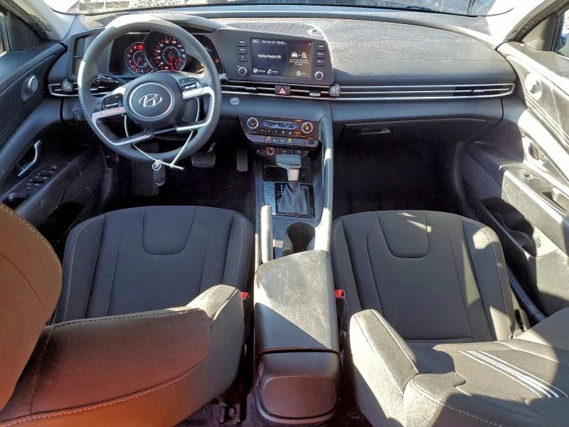 Hyundai Elantra 2.0L 4 Front-wheel Drive, снимка 11 - Автомобили и джипове - 52904614