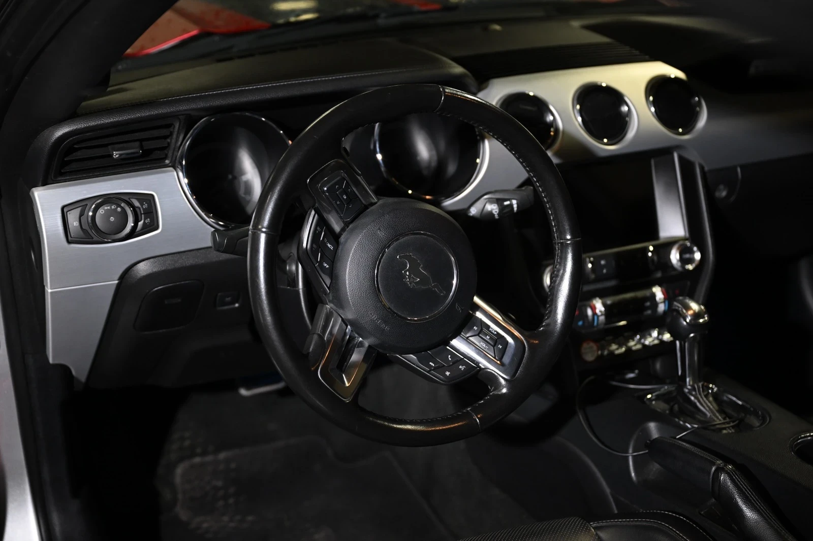 Ford Mustang  - изображение 6
