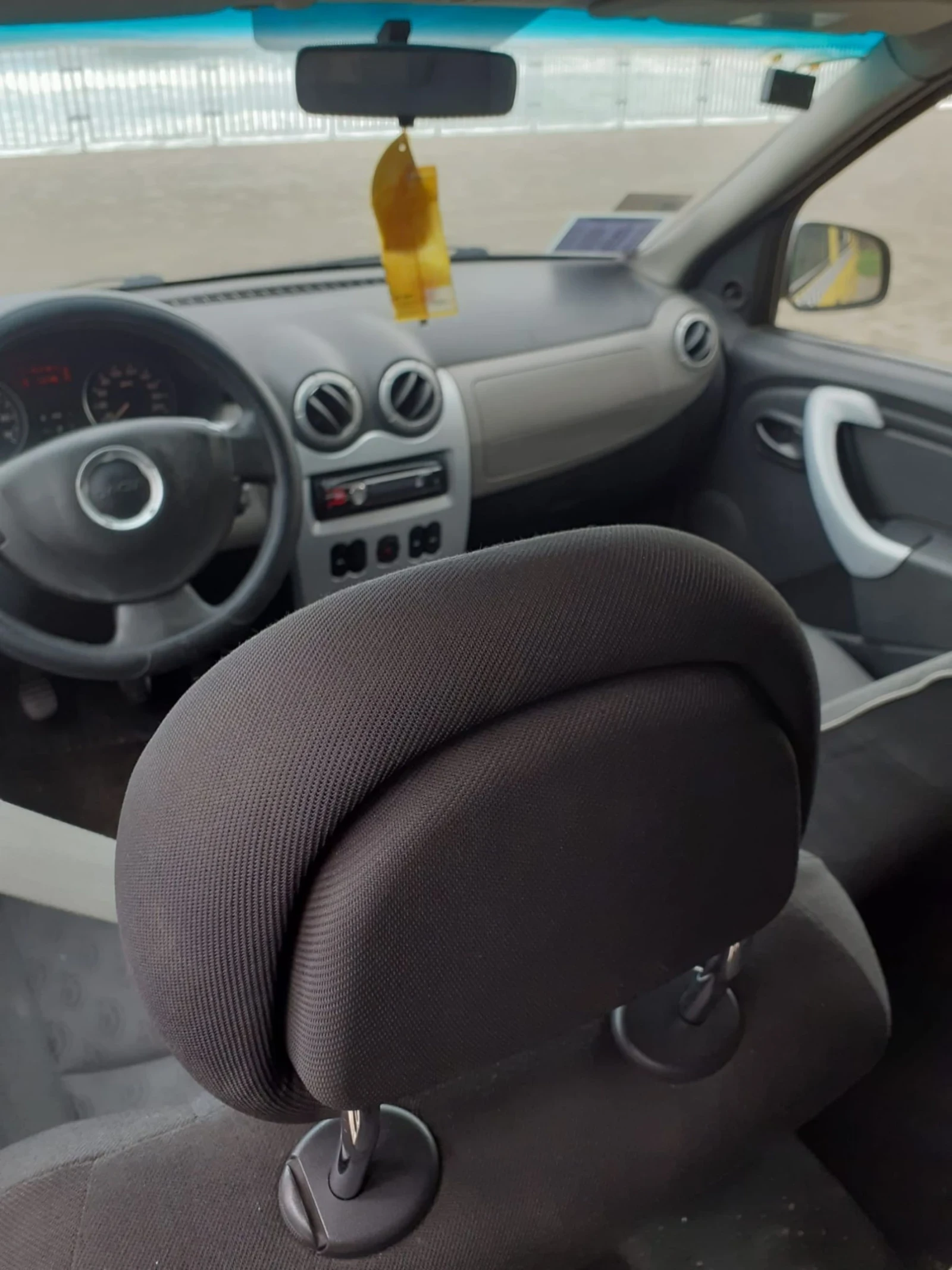 Dacia Logan 1.6 i ГАЗ - изображение 9