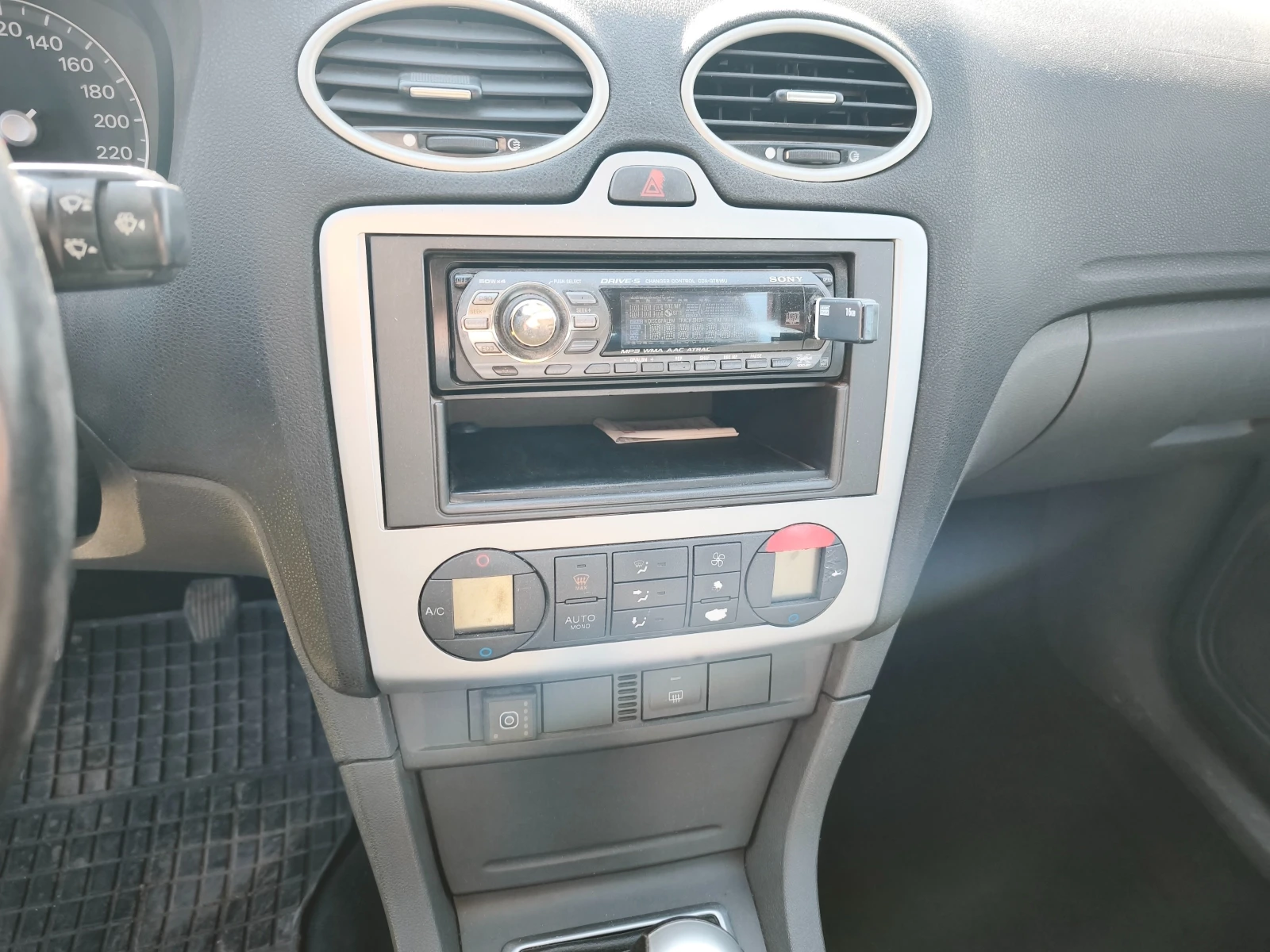 Ford Focus 1.6ti газ, снимка 7 - Автомобили и джипове - 53743896