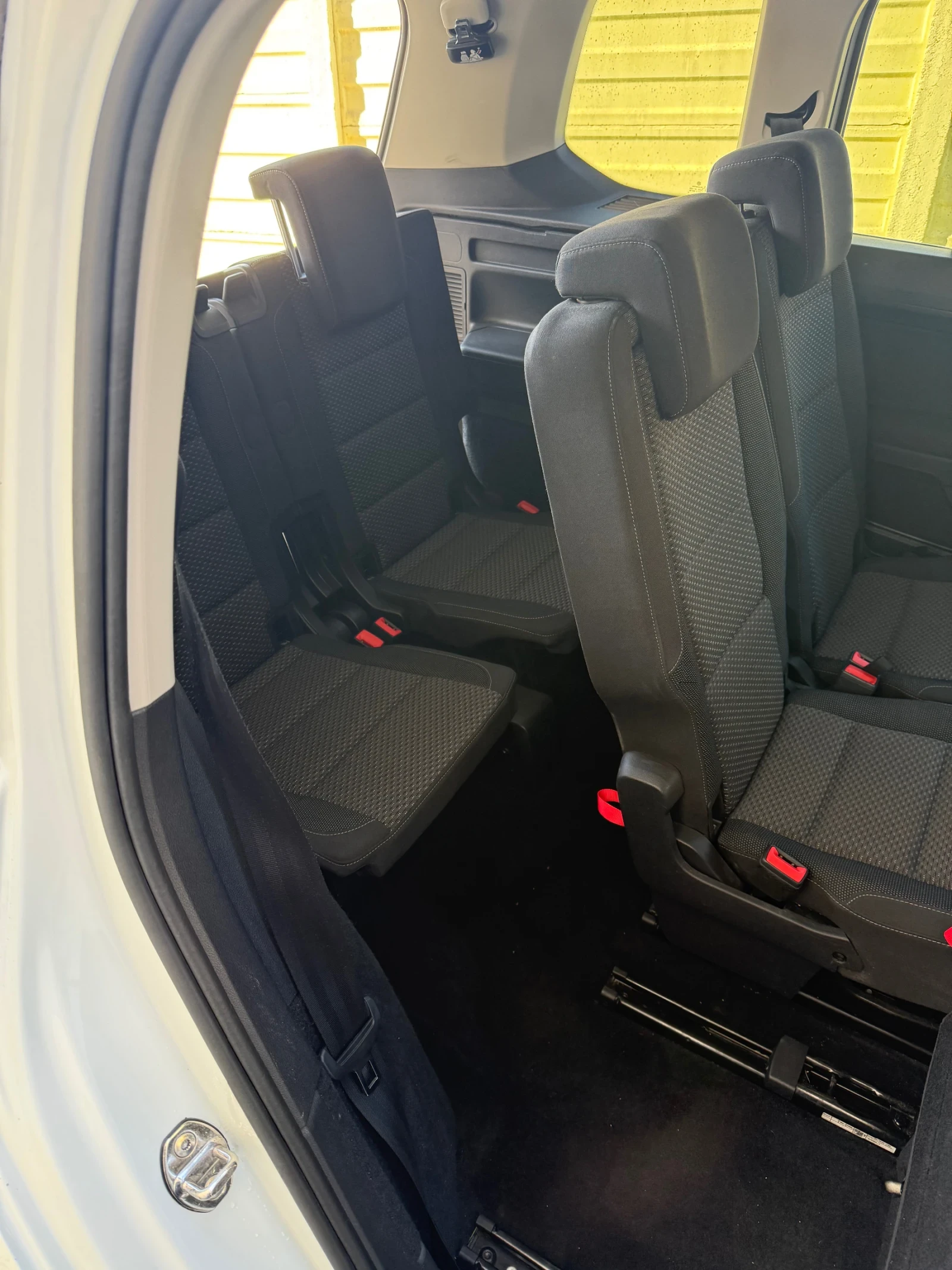 VW Touran 1.6 TDI 116p.s. 7 МЕСТЕН, снимка 12 - Автомобили и джипове - 53799894