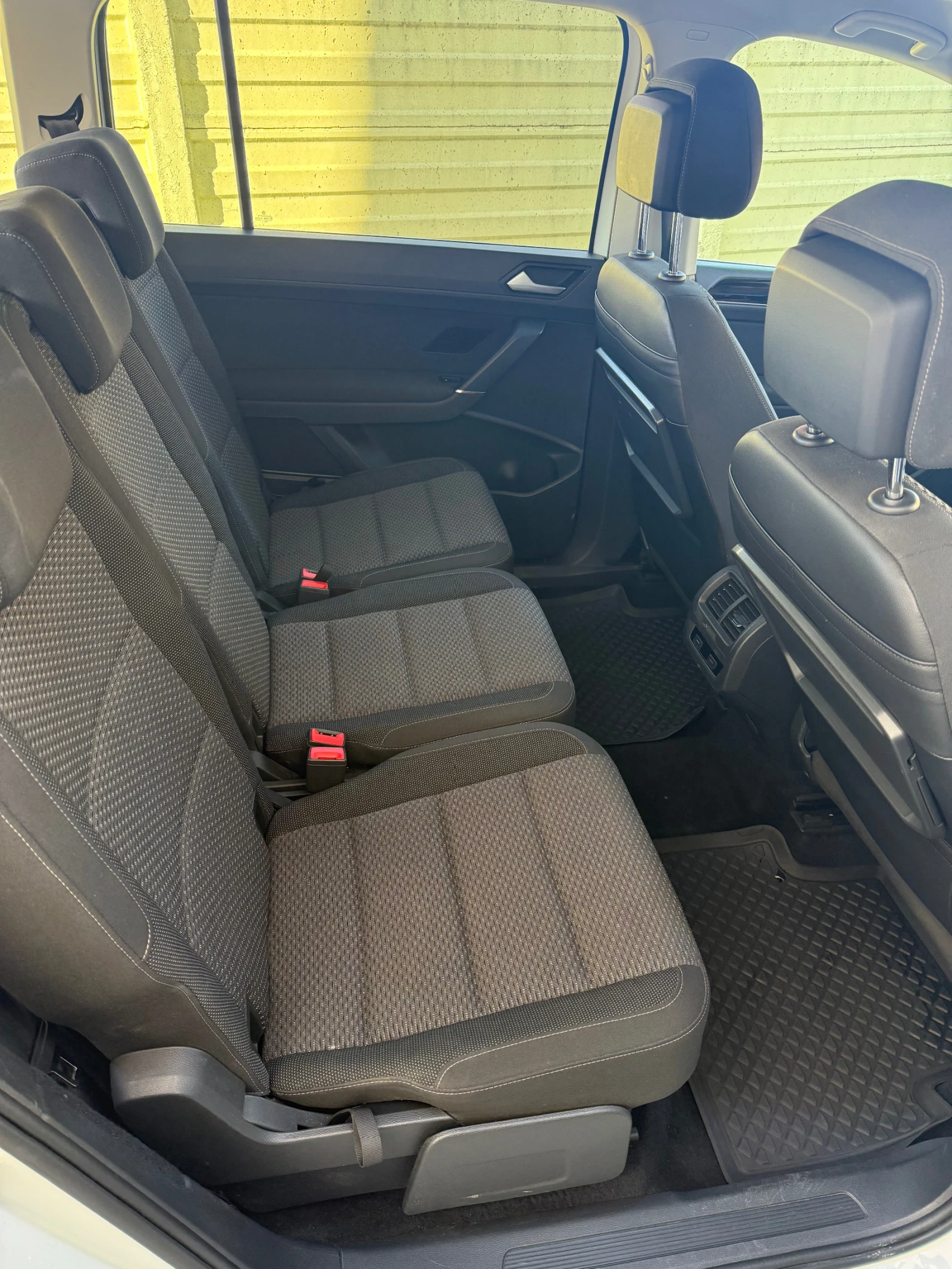 VW Touran 1.6 TDI 116p.s. 7 МЕСТЕН, снимка 13 - Автомобили и джипове - 53799894