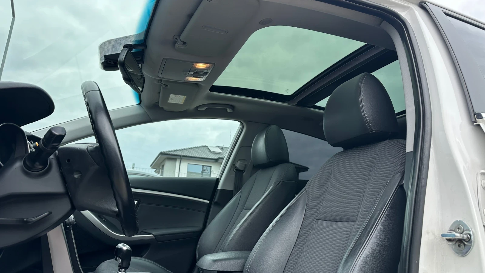 Hyundai I30 1.6crdi Pack Premium Вс.екстри!, снимка 9 - Автомобили и джипове - 53901739