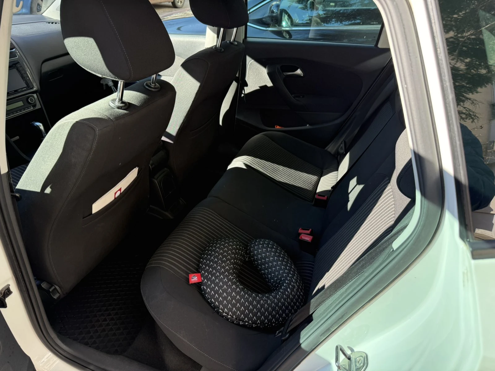 VW Polo 1.6 TDI/DSG/, снимка 3 - Автомобили и джипове - 54396992