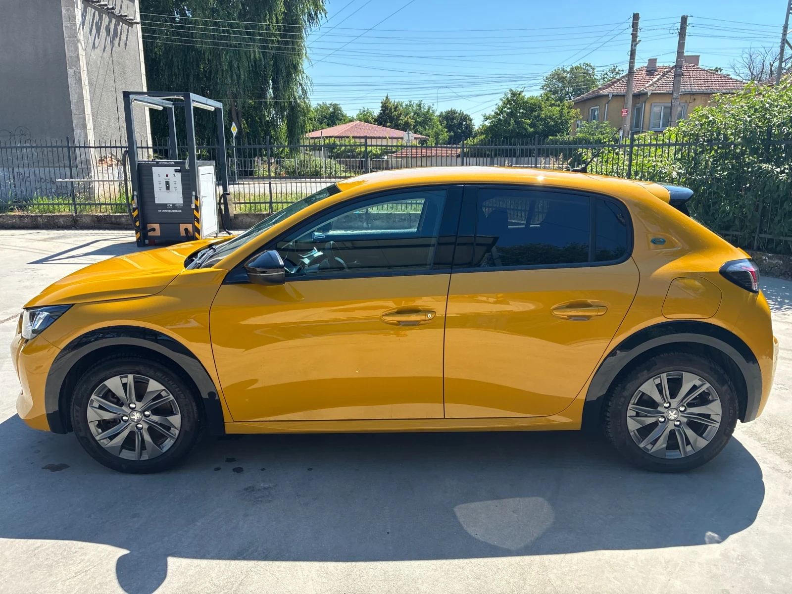 Peugeot 208 E208, снимка 7 - Автомобили и джипове - 55293695