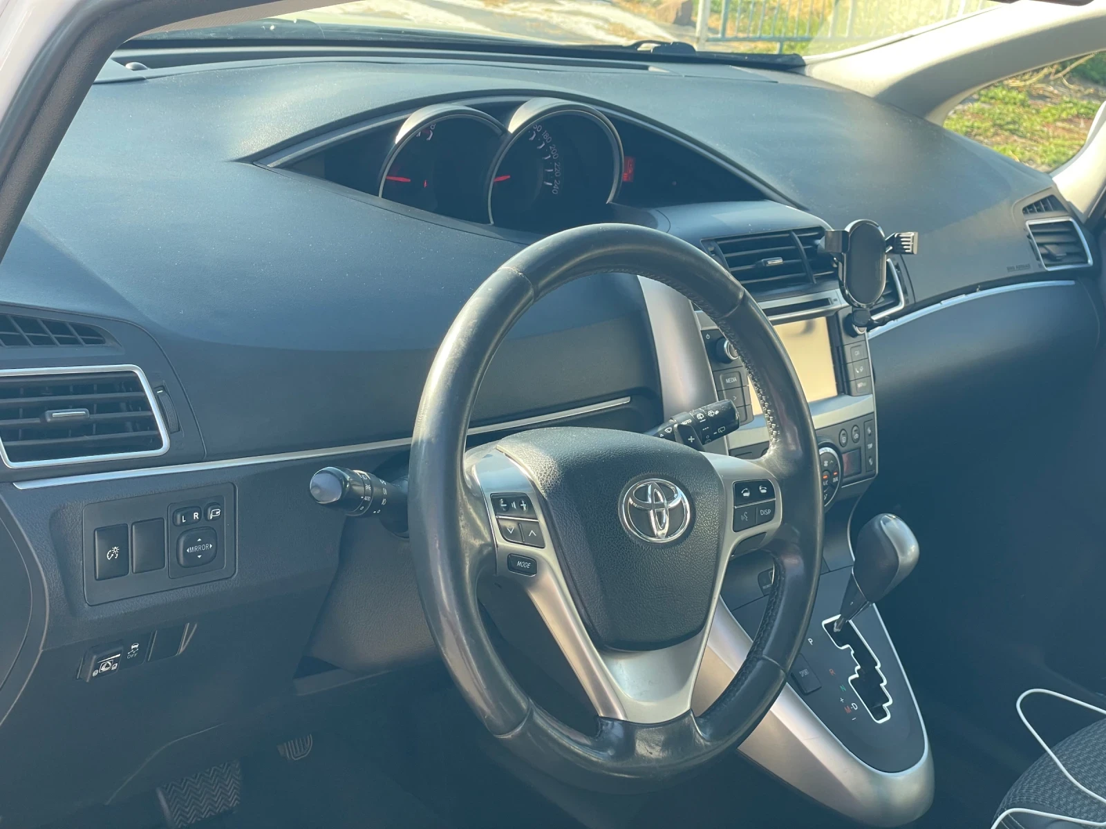 Toyota Verso Бензин газ, снимка 5 - Автомобили и джипове - 55665971