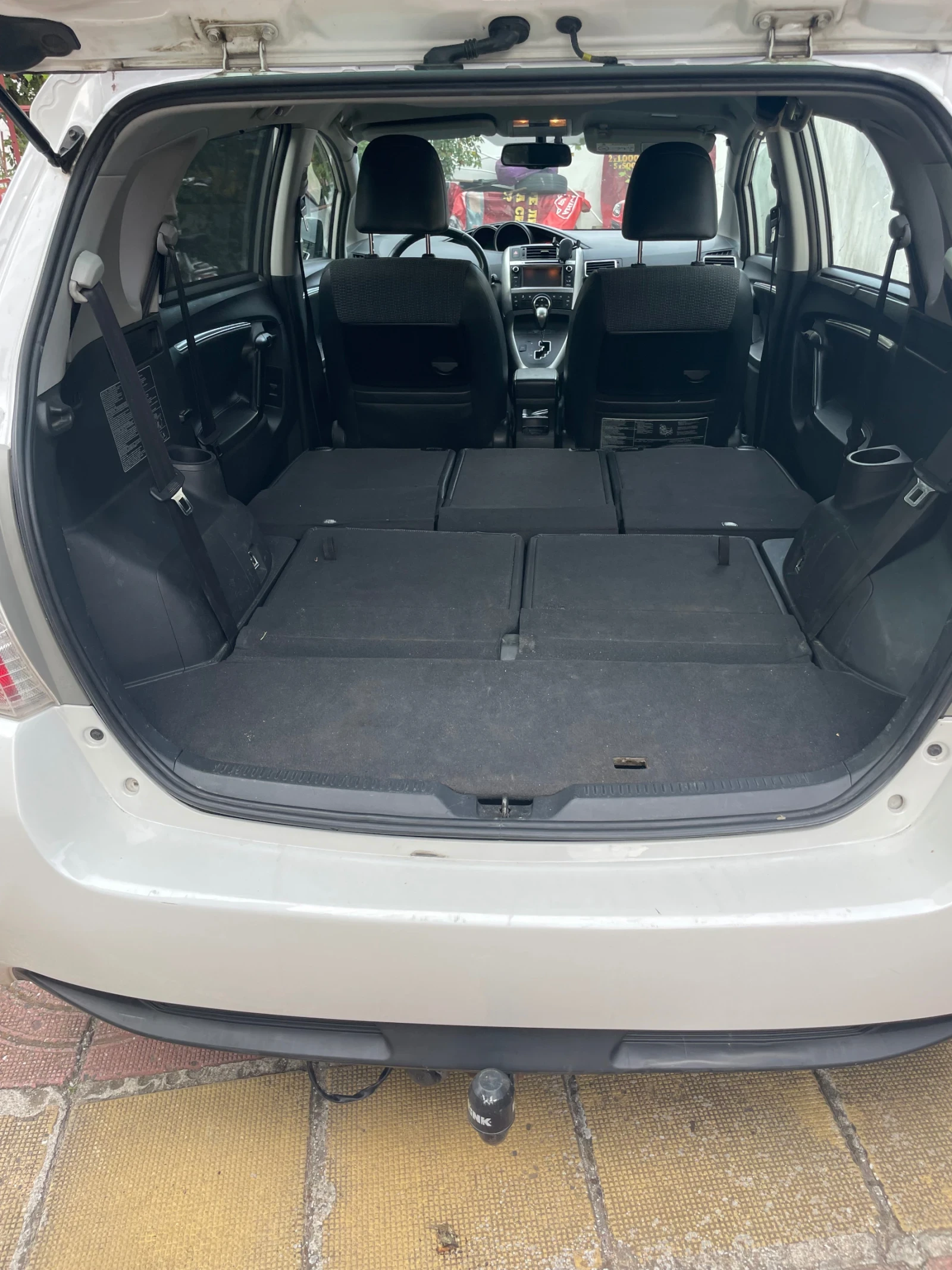 Toyota Verso Бензин газ, снимка 7 - Автомобили и джипове - 55665971