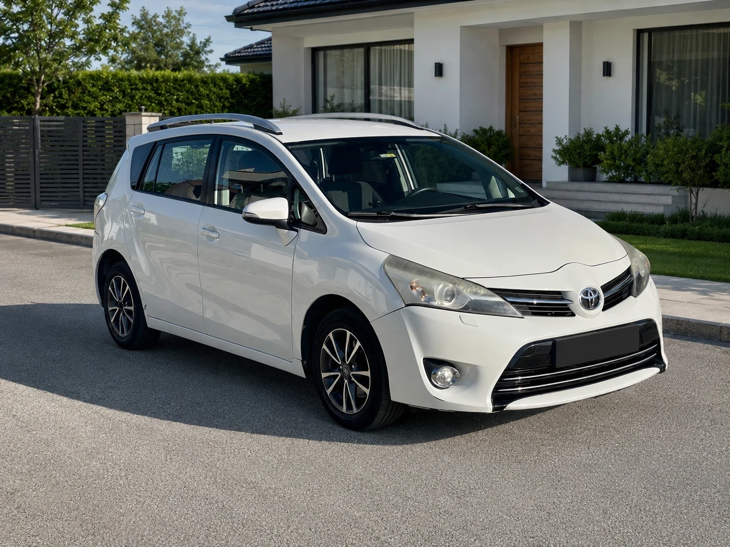 Toyota Verso Бензин газ, снимка 2 - Автомобили и джипове - 55665971
