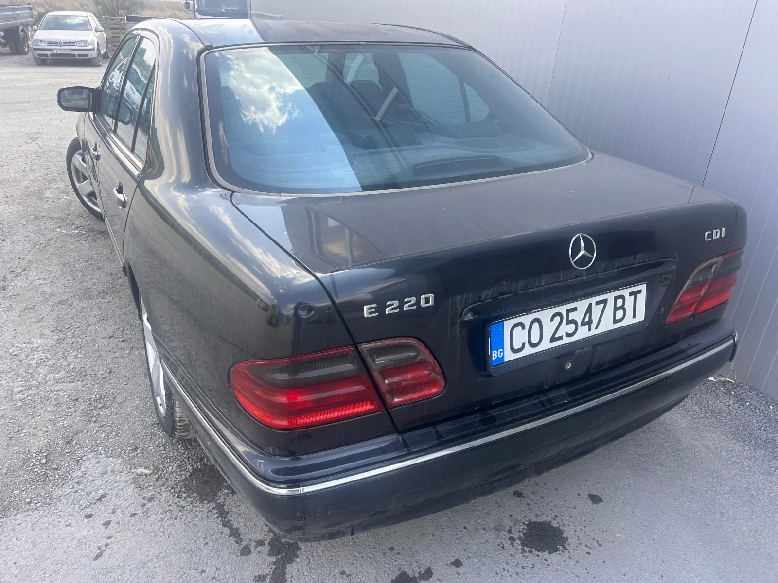 Mercedes-Benz E 220, снимка 2 - Автомобили и джипове - 55786758