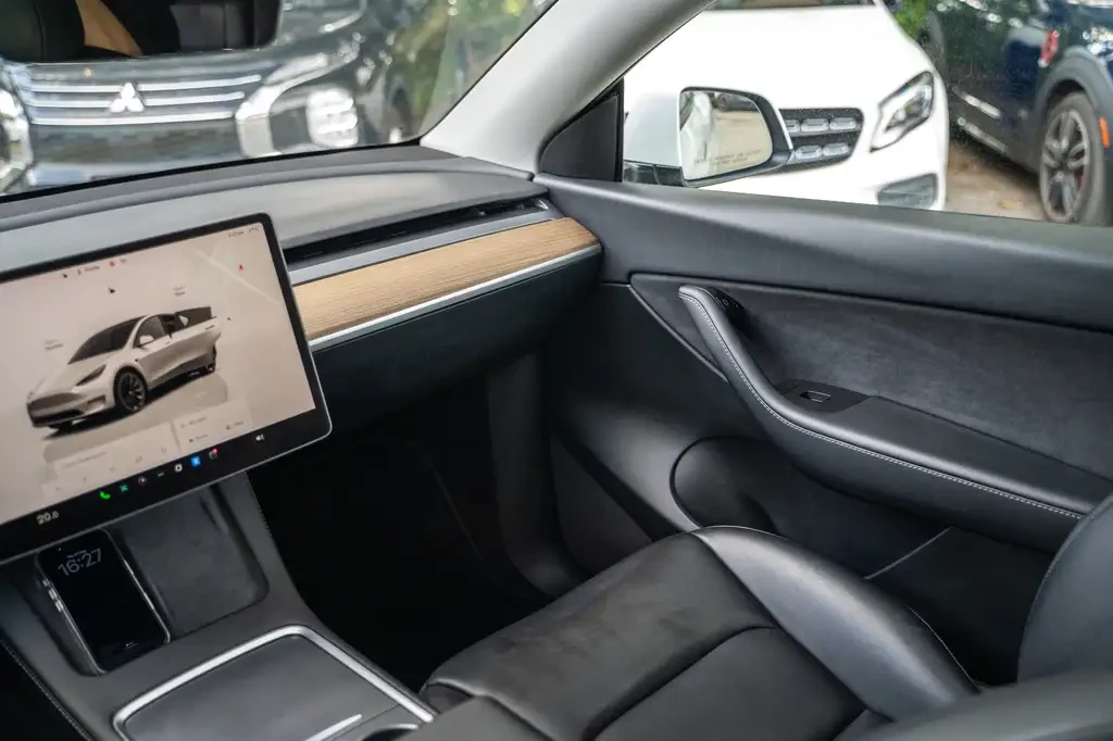 Tesla Model Y Long Range| NoAccident| AWD| ACC| BSM| 499KM, снимка 15 - Автомобили и джипове - 56061693
