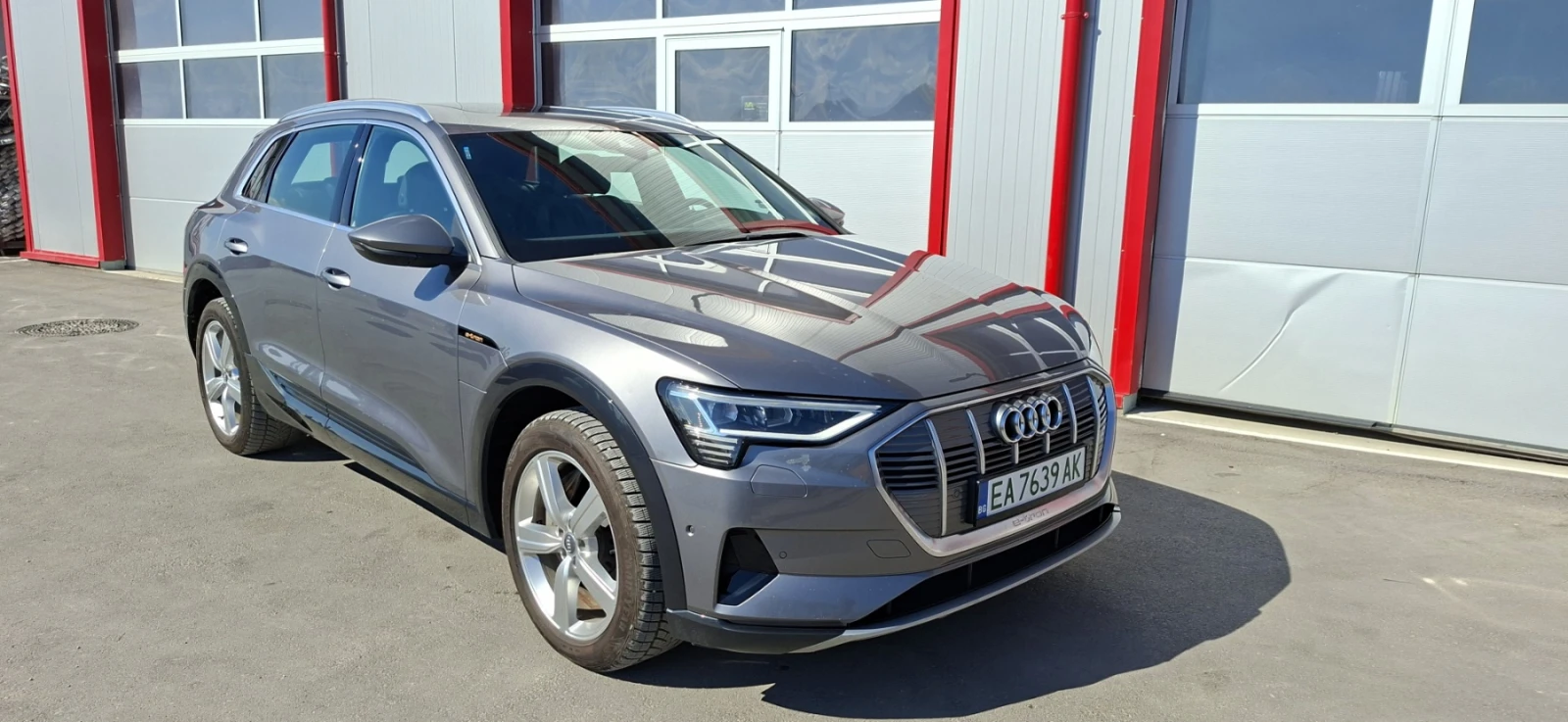 Audi E-Tron 55