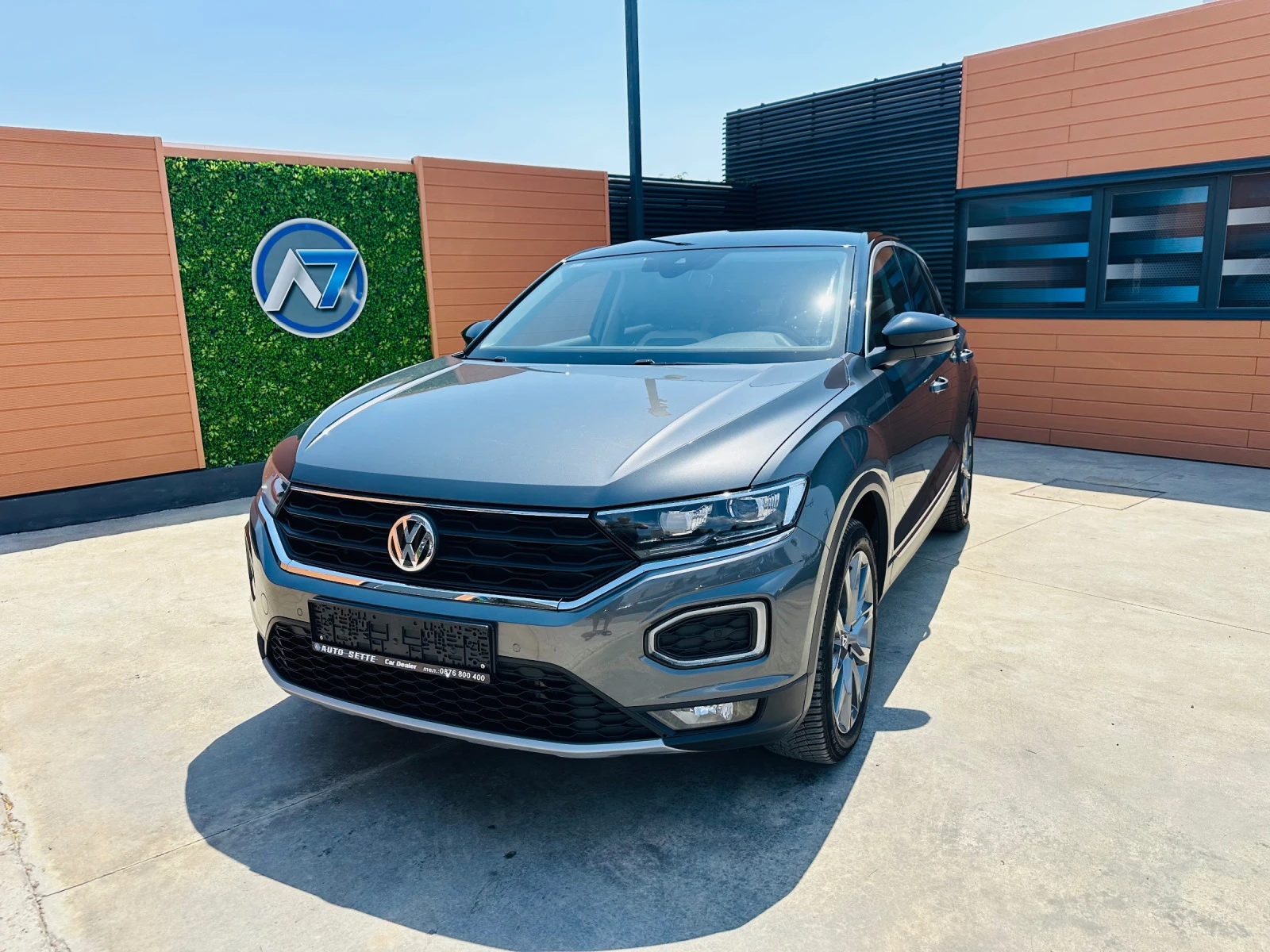 VW T-Roc 2.0TDI/DSG/4-motion/Distronic/Led/Navi/Camera - [1] 