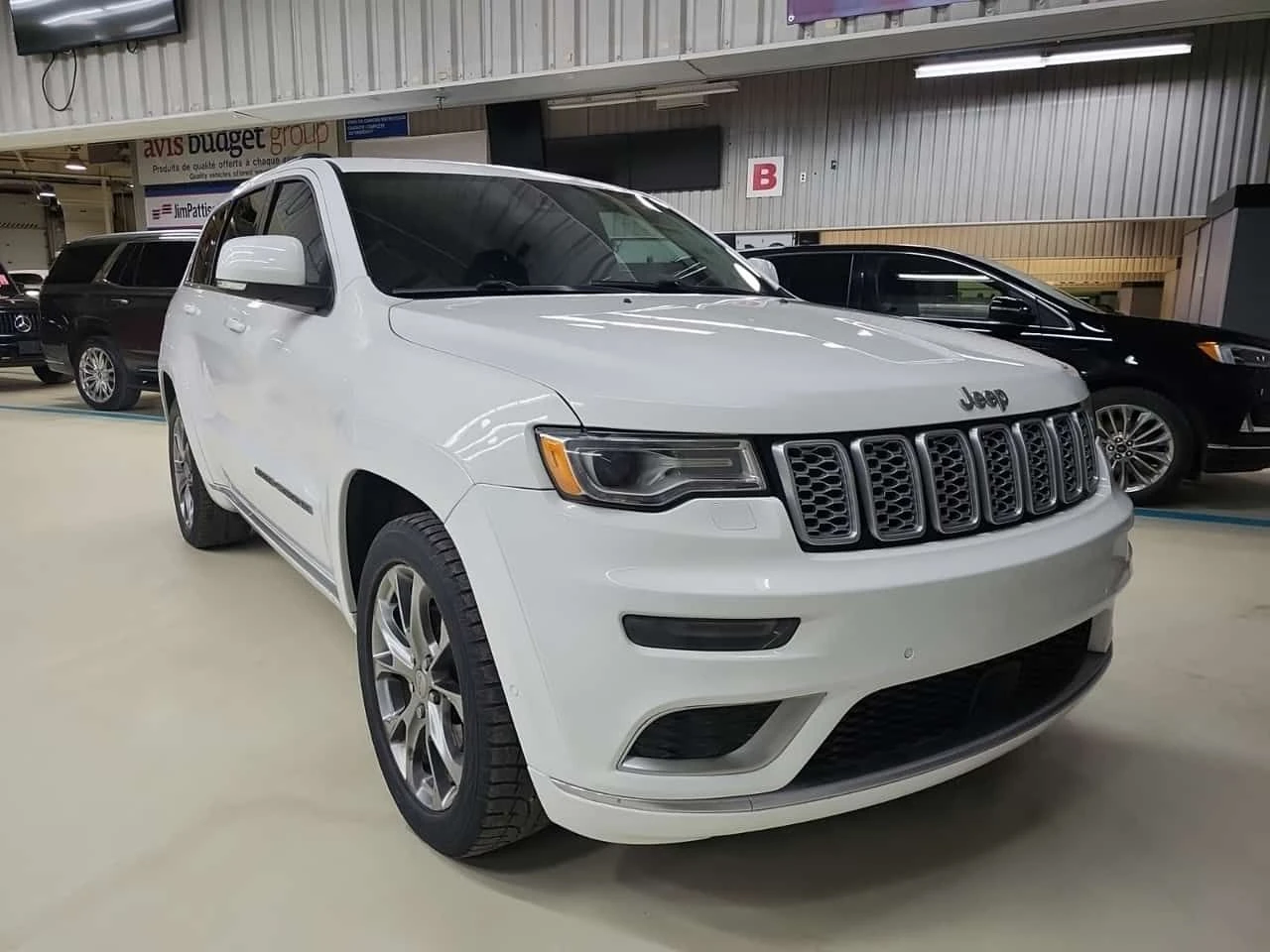 Jeep Grand cherokee SUMMIT| PANORAMA| 2 КЛЮЧА| CARFAX, снимка 2 - Автомобили и джипове - 54114161
