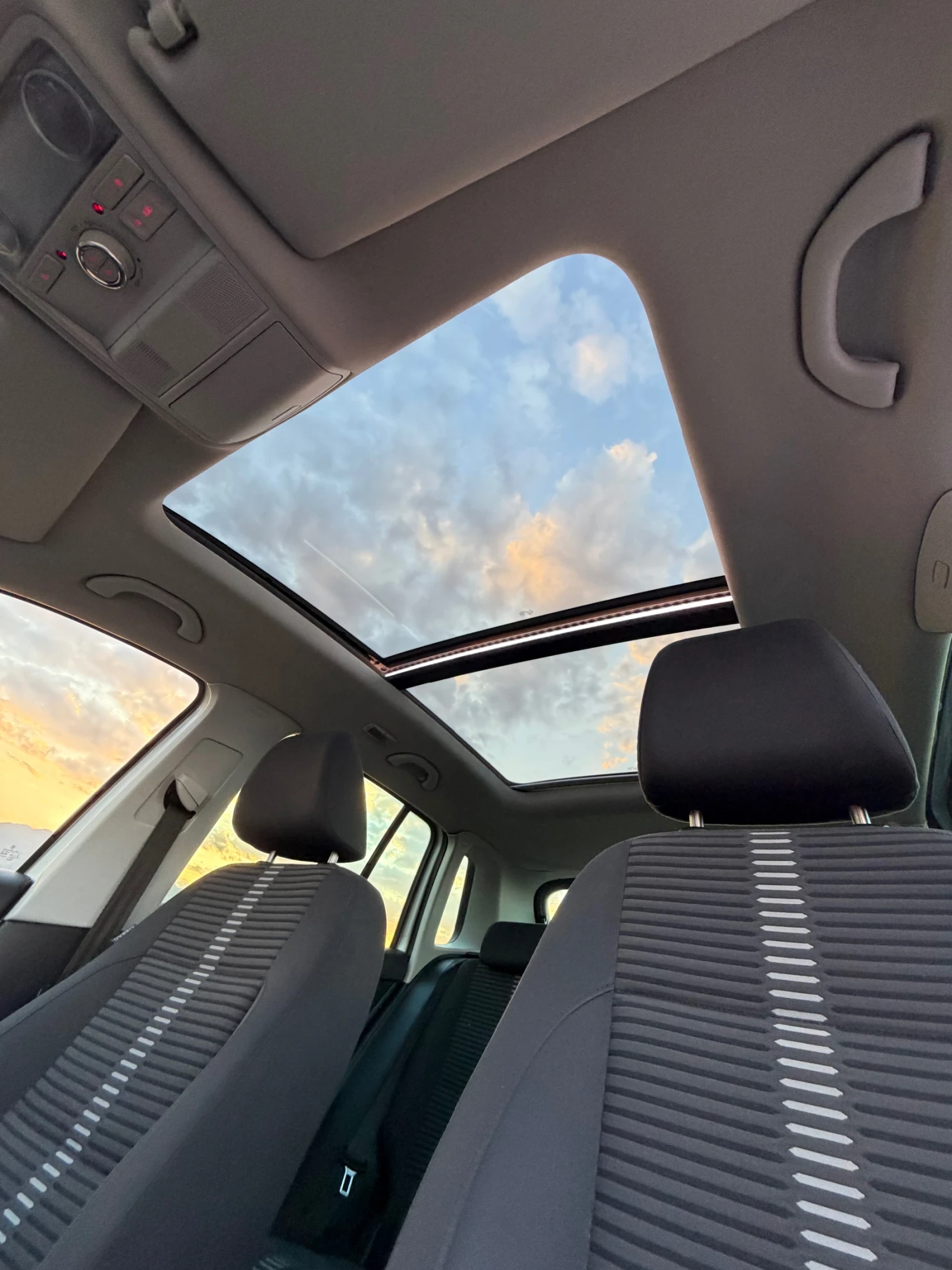 VW Tiguan 2.0 TDI 140 PANORAMA, снимка 7 - Автомобили и джипове - 55731350