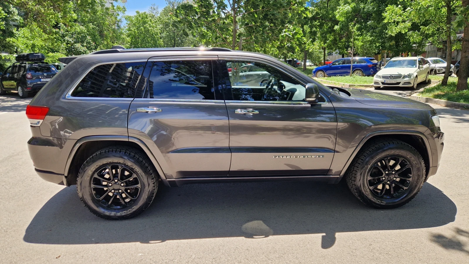 Jeep Grand cherokee Overland, снимка 3 - Автомобили и джипове - 54903832