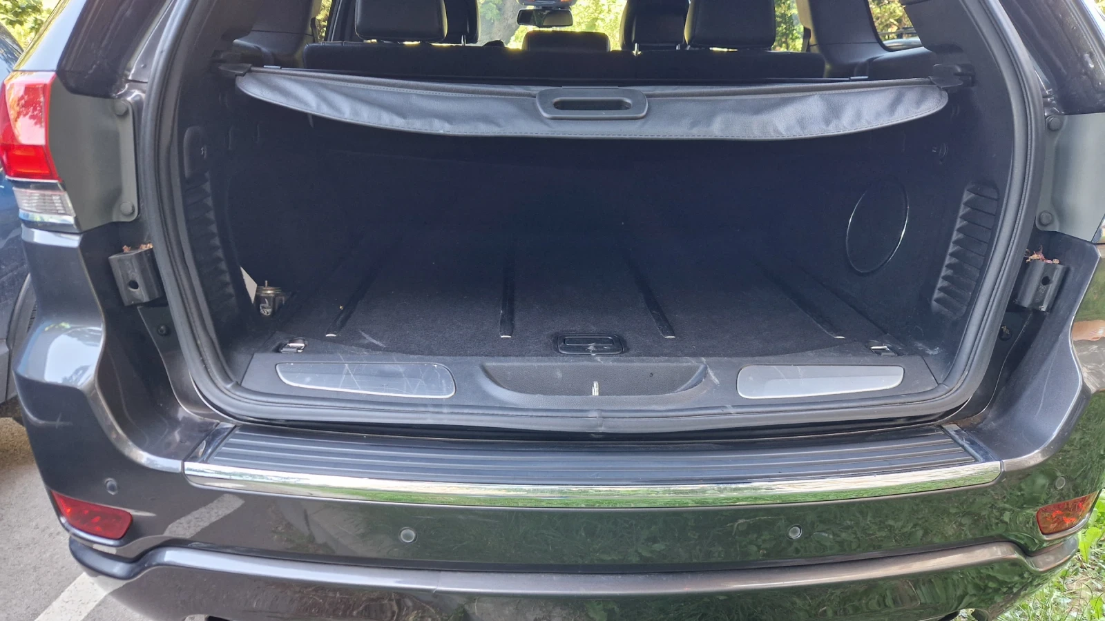 Jeep Grand cherokee Overland, снимка 16 - Автомобили и джипове - 54903832