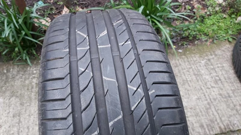 Гуми Летни 235/40R18, снимка 1 - Гуми и джанти - 27967776