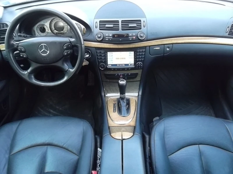 Mercedes-Benz E 320 4matic , снимка 14 - Автомобили и джипове - 46360940