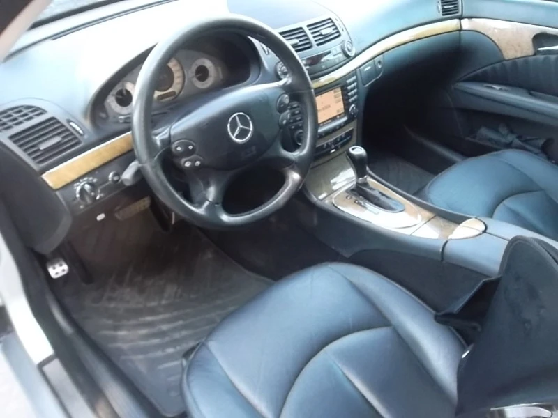 Mercedes-Benz E 320 4matic , снимка 6 - Автомобили и джипове - 46360940