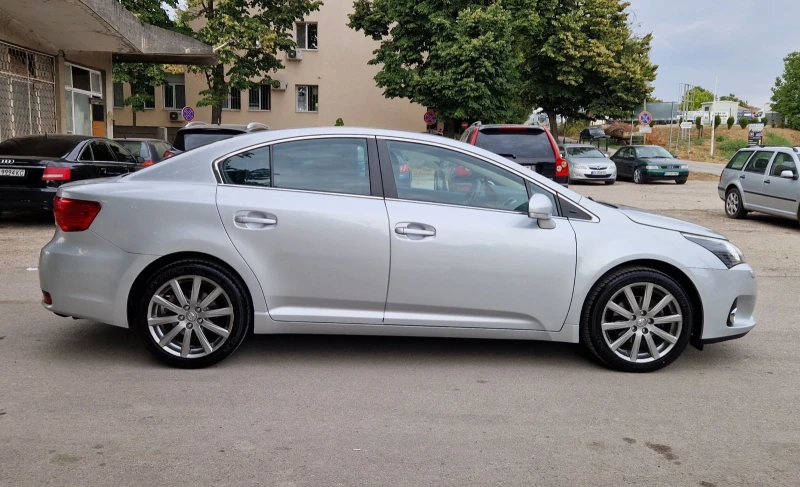 Toyota Avensis 2.0i НАВИ/КОЖА/КЕЙЛЕС FACELIFT ШВЕЙЦАРИЯ , снимка 7 - Автомобили и джипове - 47781999