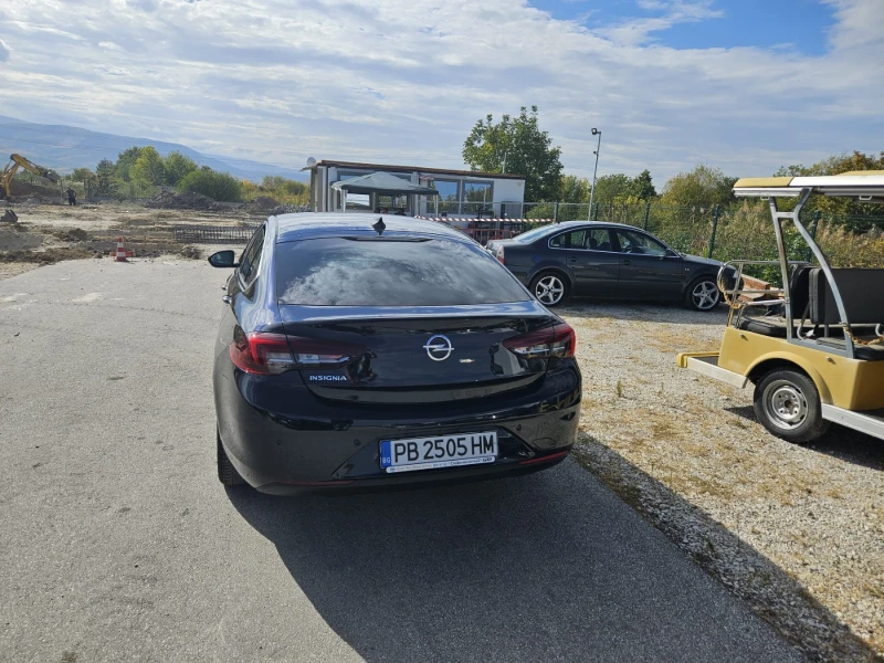 Opel Insignia Grand Sport  1.6 D, снимка 9 - Автомобили и джипове - 47544816