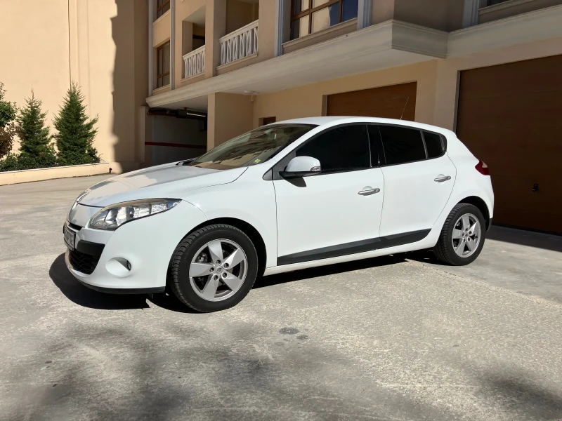 Renault Megane 1.5 DCI, снимка 3 - Автомобили и джипове - 52568435