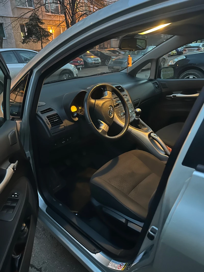 Toyota Auris, снимка 7 - Автомобили и джипове - 52258867