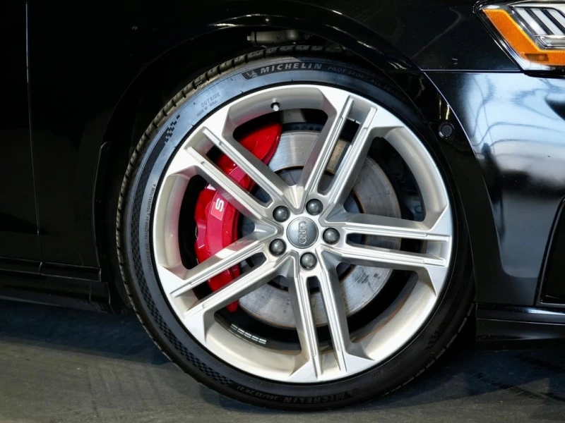 Audi S8 * АВТО КРЕДИТ* ЦЕНА ДО БГ * СЕРВИЗНА ИСТОРИЯ * , снимка 5 - Автомобили и джипове - 52914050