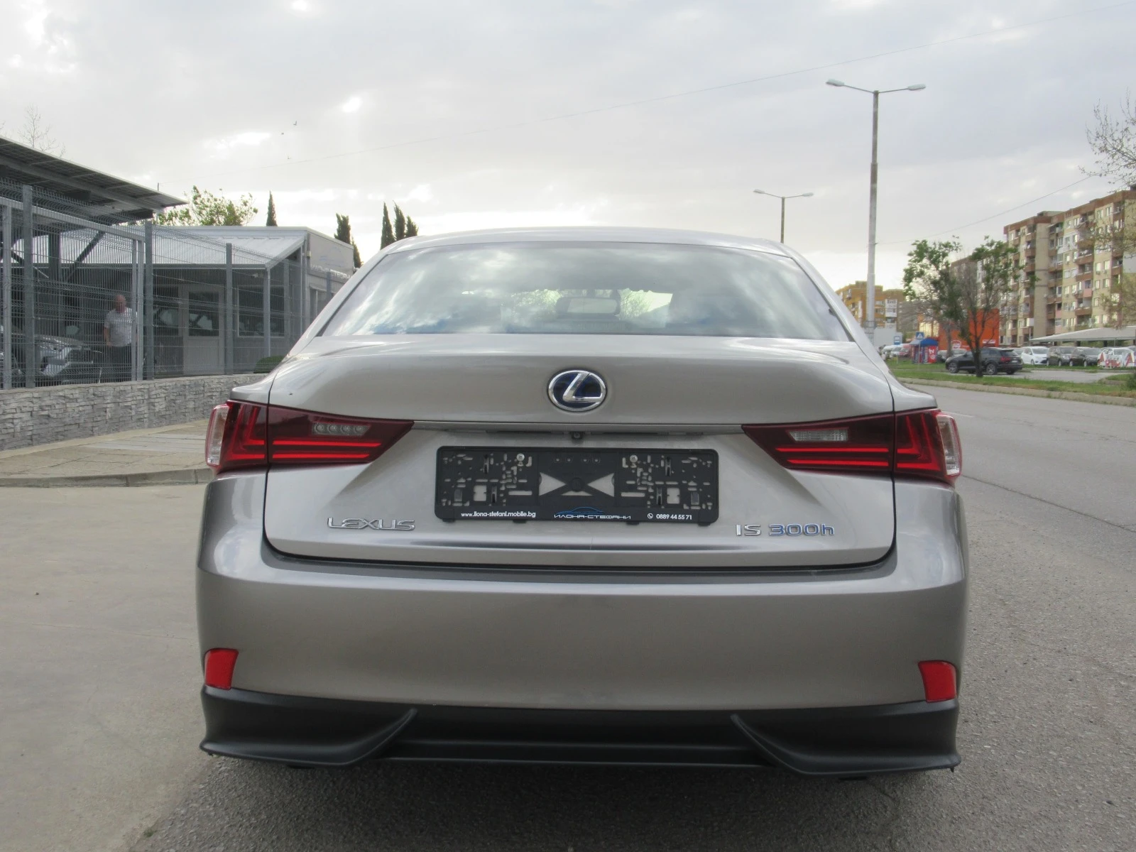 Lexus IS 300h F Sport * ПЕРФЕКТЕН*  - изображение 4