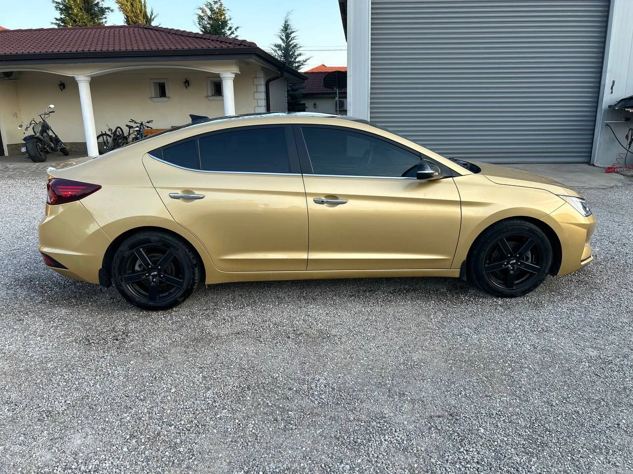 Hyundai Elantra Luxury - изображение 3
