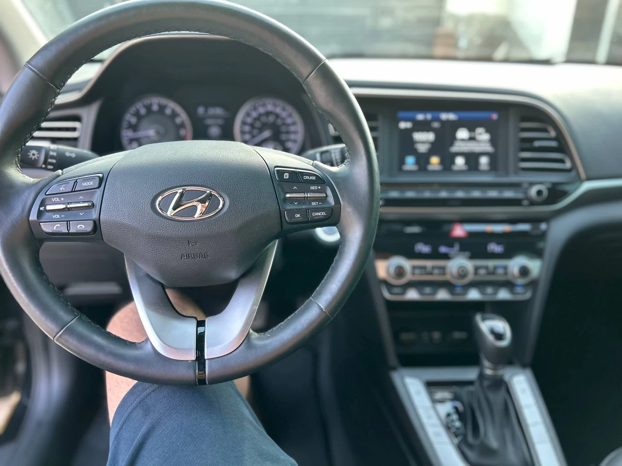 Hyundai Elantra Luxury - изображение 10