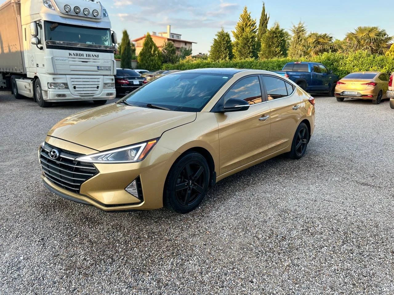 Hyundai Elantra Luxury - изображение 2