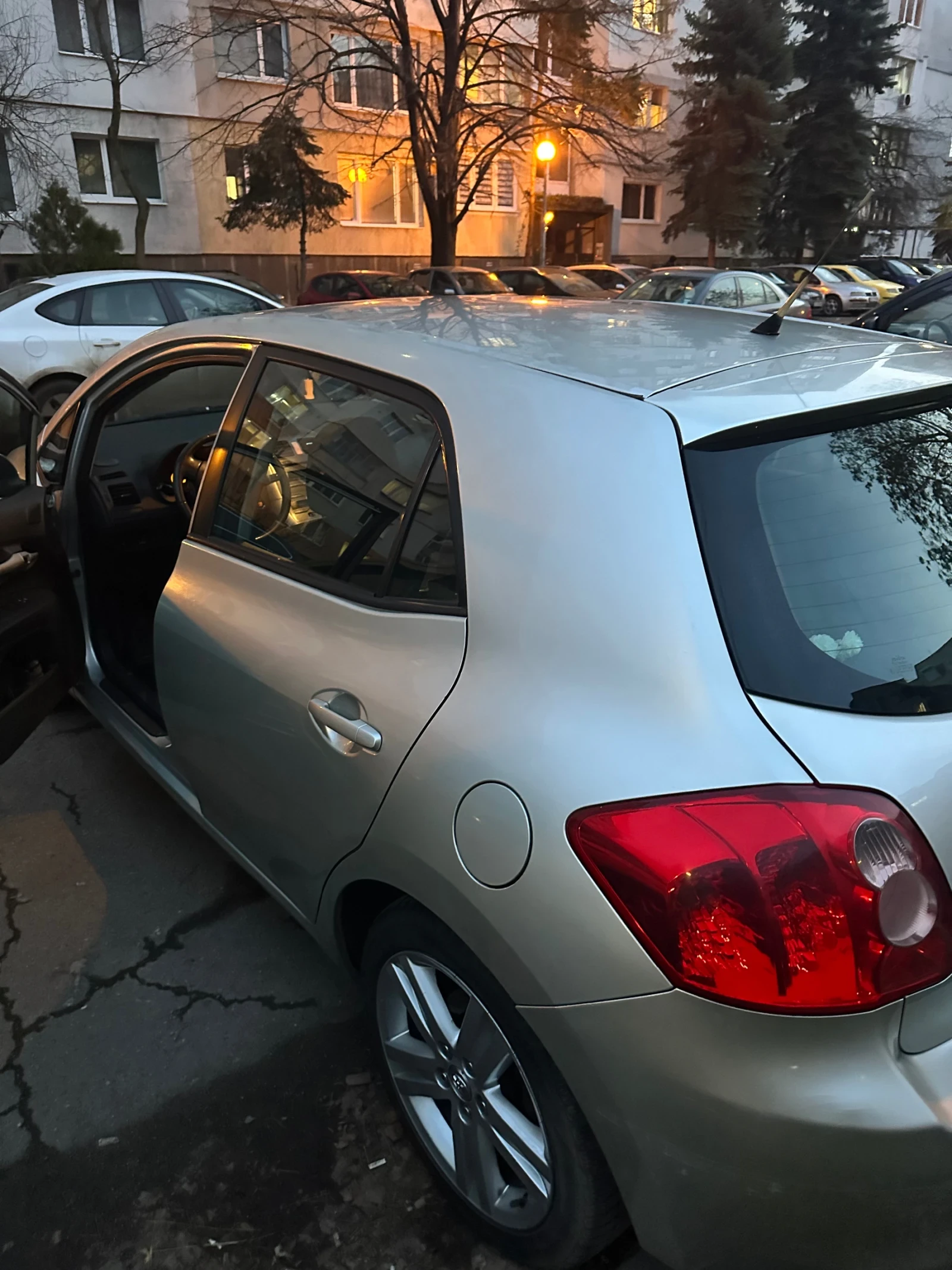 Toyota Auris  - изображение 8