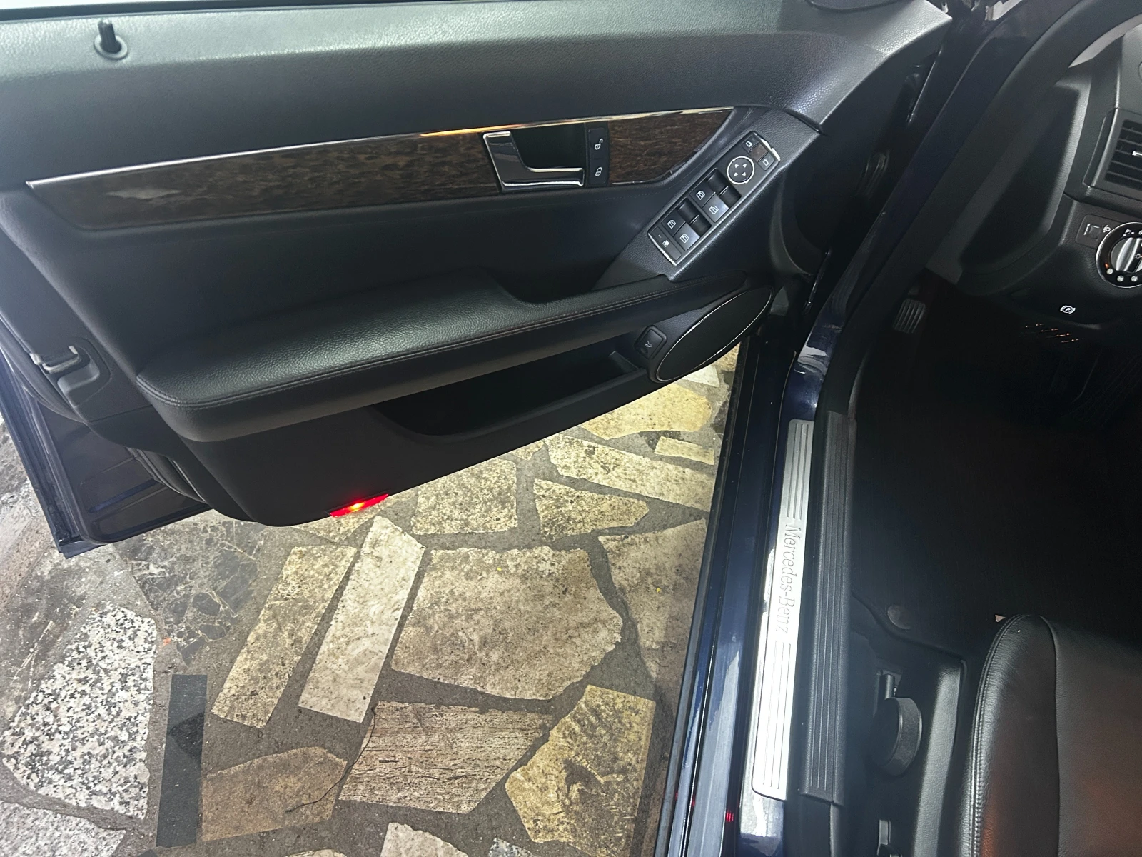 Mercedes-Benz C 220 CDI, снимка 7 - Автомобили и джипове - 54430246