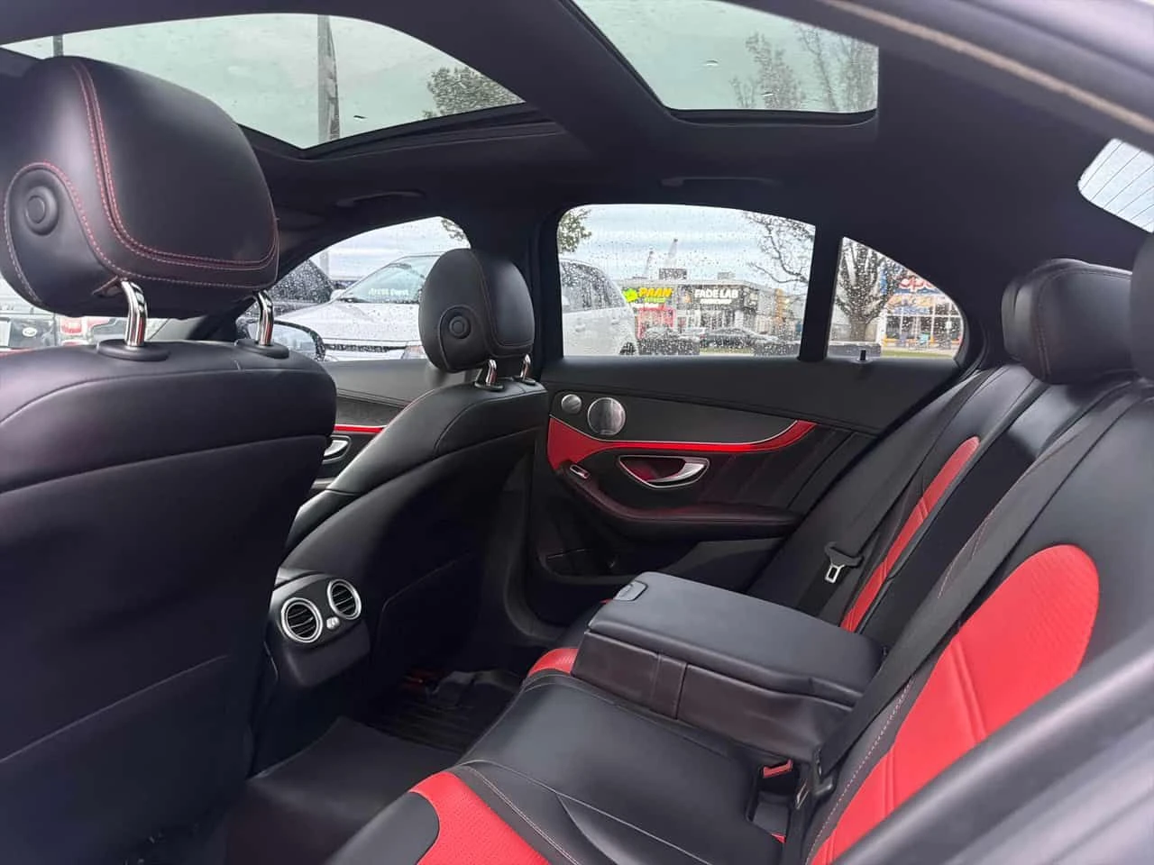 Mercedes-Benz C 63 AMG  S * 360* DISTRONIC* BUMERSTER * ПАНО * CARFAX, снимка 10 - Автомобили и джипове - 54488213